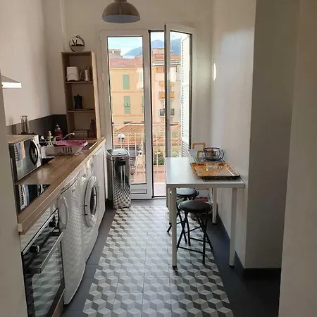Le Verlaine, Studio En Centre Ville A Deux Minutes Des Plages Menton Exterior photo